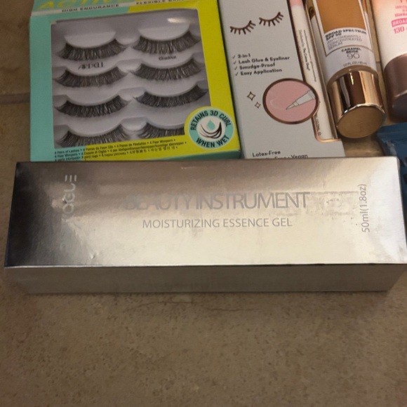 Bundel  spa set pouch  body scrub makeup spong and case heatless curls eyelashes - Picture 8 of 11